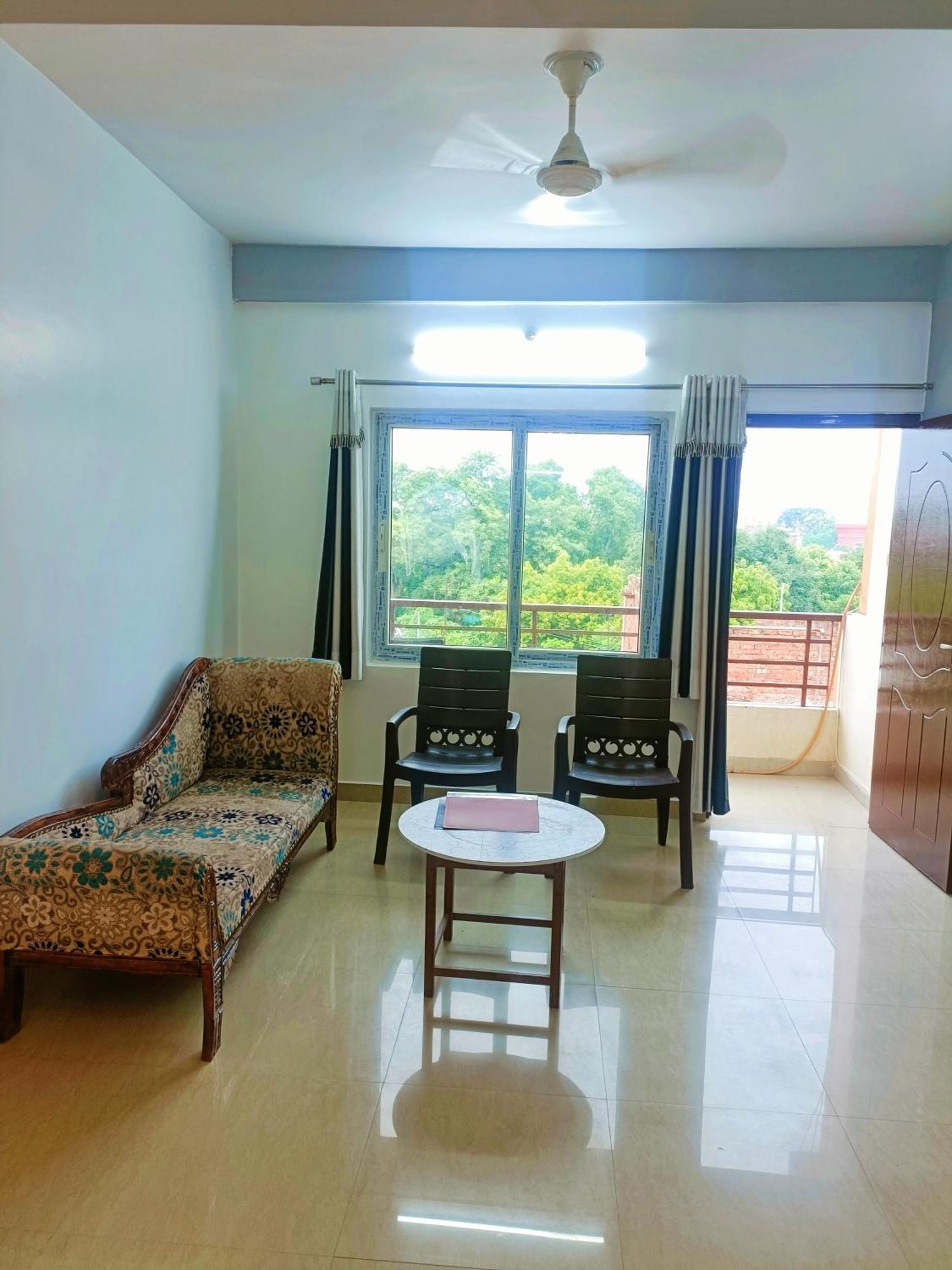 Pretty Garden View Apartment 3Bhk Furnished Flat Near Kashi Vishwanath Temple Varanasi Luaran gambar