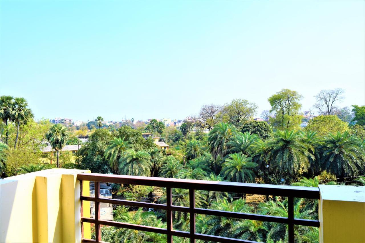 Pretty Garden View Apartment 3Bhk Furnished Flat Near Kashi Vishwanath Temple Varanasi Luaran gambar