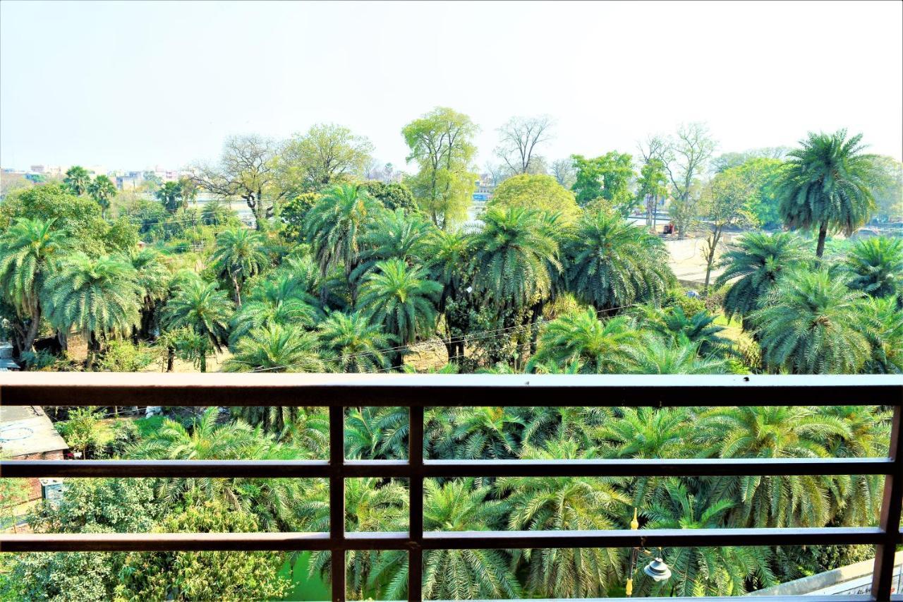 Pretty Garden View Apartment 3Bhk Furnished Flat Near Kashi Vishwanath Temple Varanasi Luaran gambar